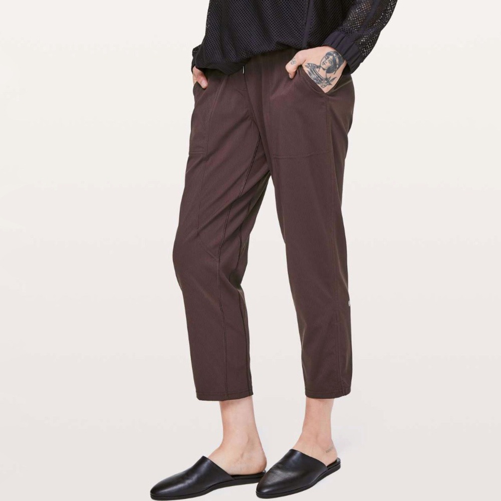 Lululemon | Dance Studio Crop II Unlined Cinch Ankle in Black Satin Size‎ 6